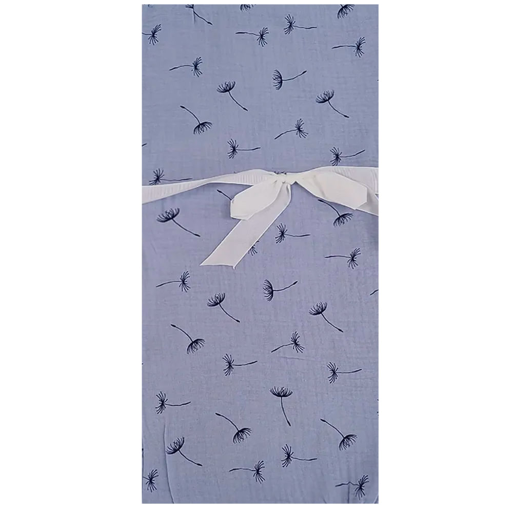 Frazada celeste con estampado de flores para bebé niña