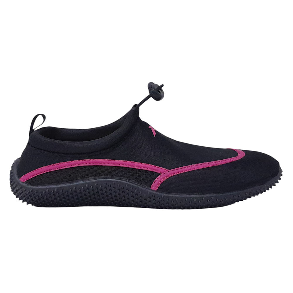 Zapato acuático Runic color negro para mujer