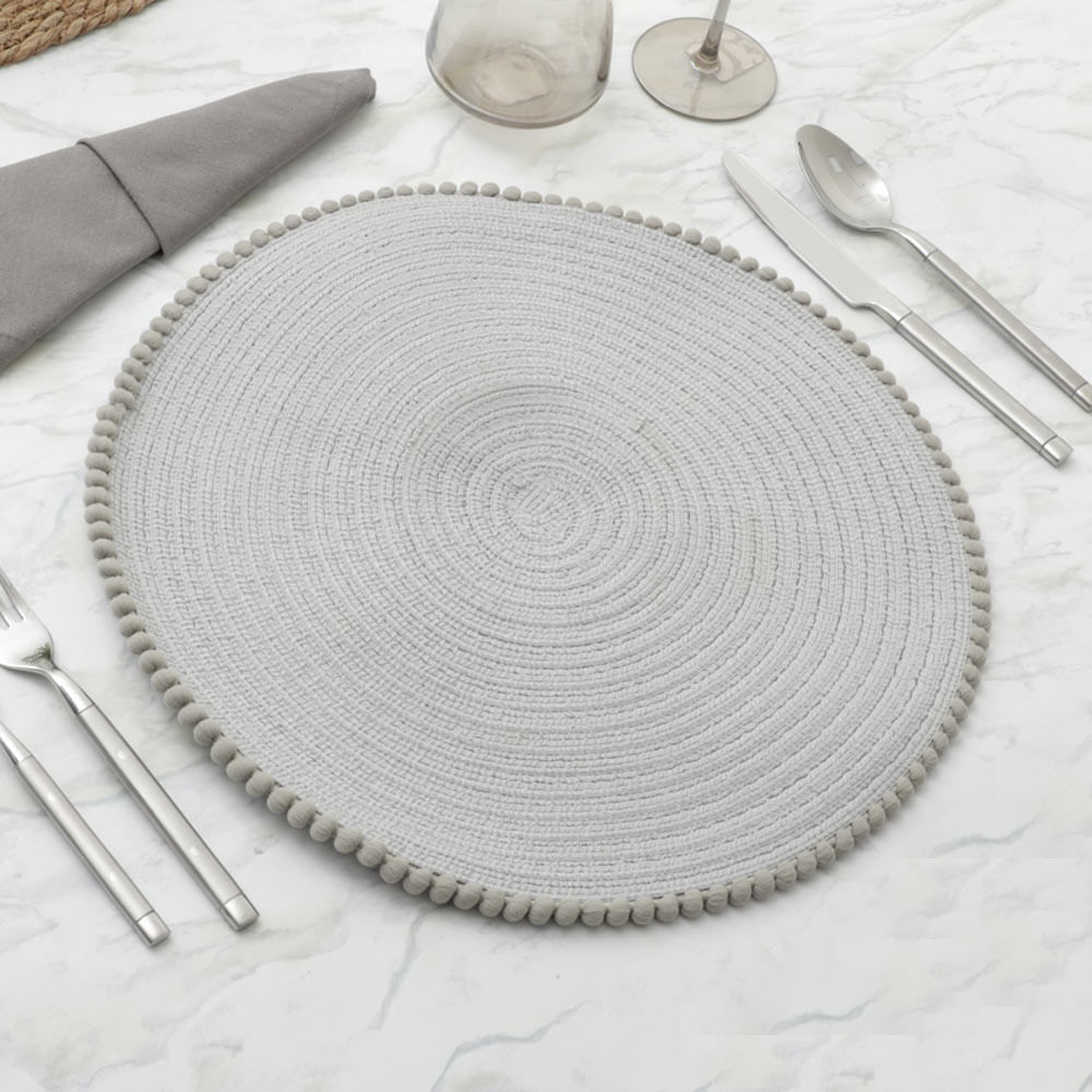 Individual redondo de yute con pom pom para mesa 38 cm