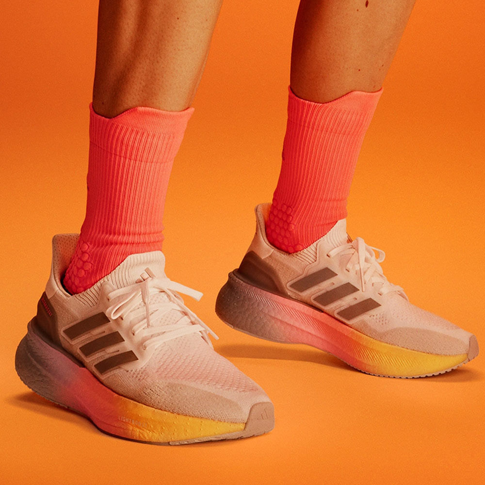 Zapato Adidas Ultraboost 5 running deportivo color blanco para mujer