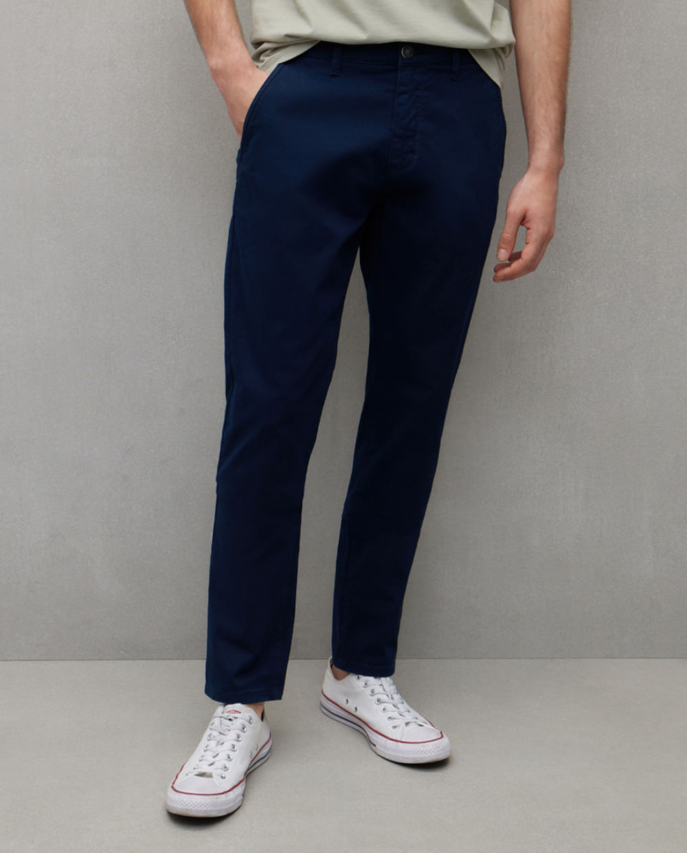Pantalón chino Easy Wear slim fit azul sólido para hombre PANTALÓN CHINO SLIM STRETCH PARA HOMBRE MARINE 48