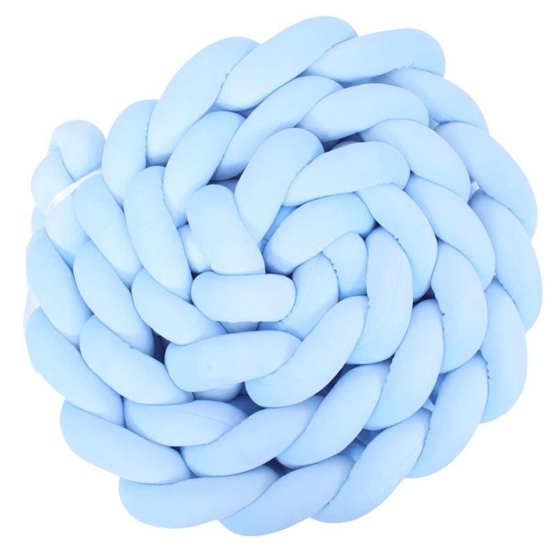 Bumper celeste de trenza para cuna