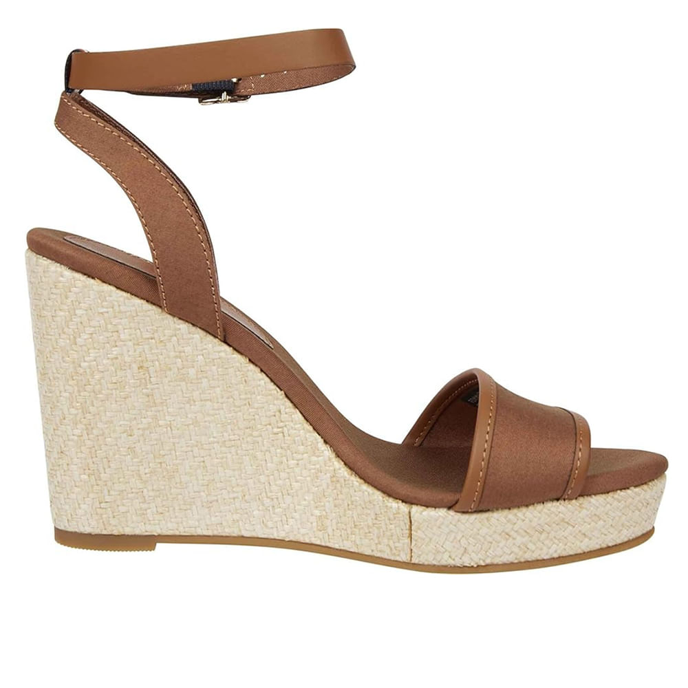 Sandalia casual Tommy Hilfiger Signature color café para mujer