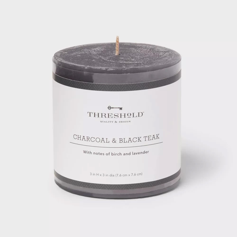 Vela aromática Threshold charcoal and black teak 7.6cm