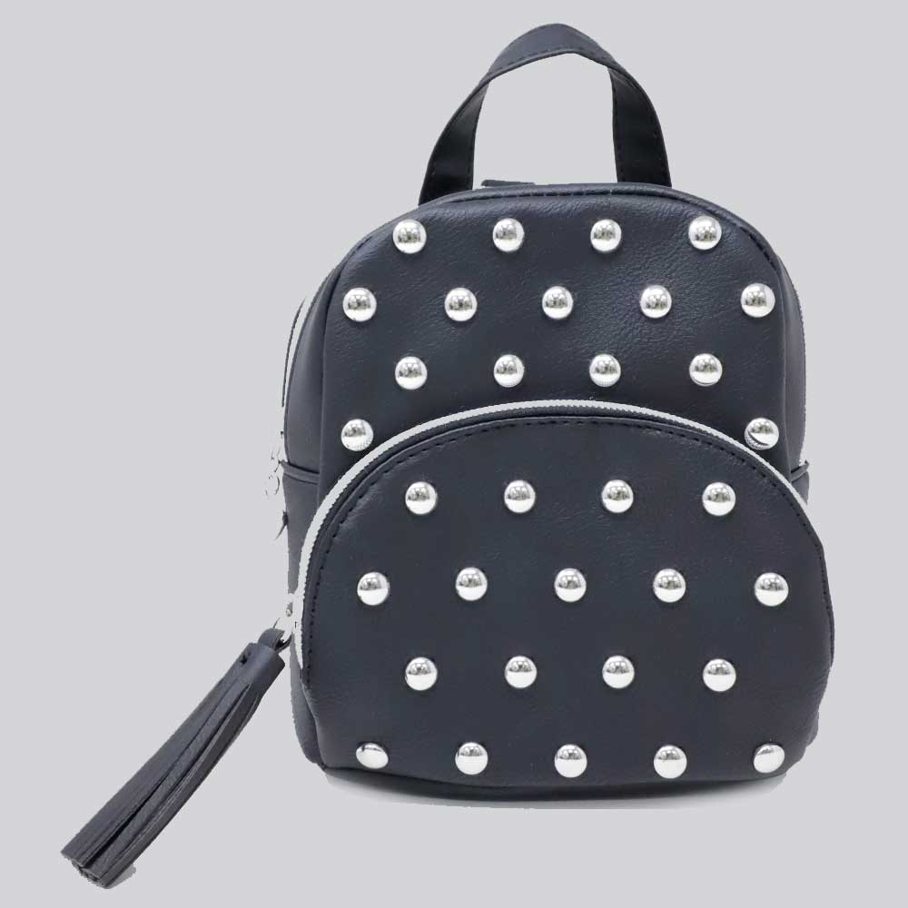 Mochila negra con aplicaciones metálicas para niña