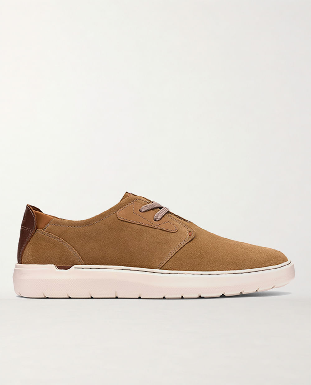 Tenis casual Clarks Flexwell Tie de gamuza arena para hombre