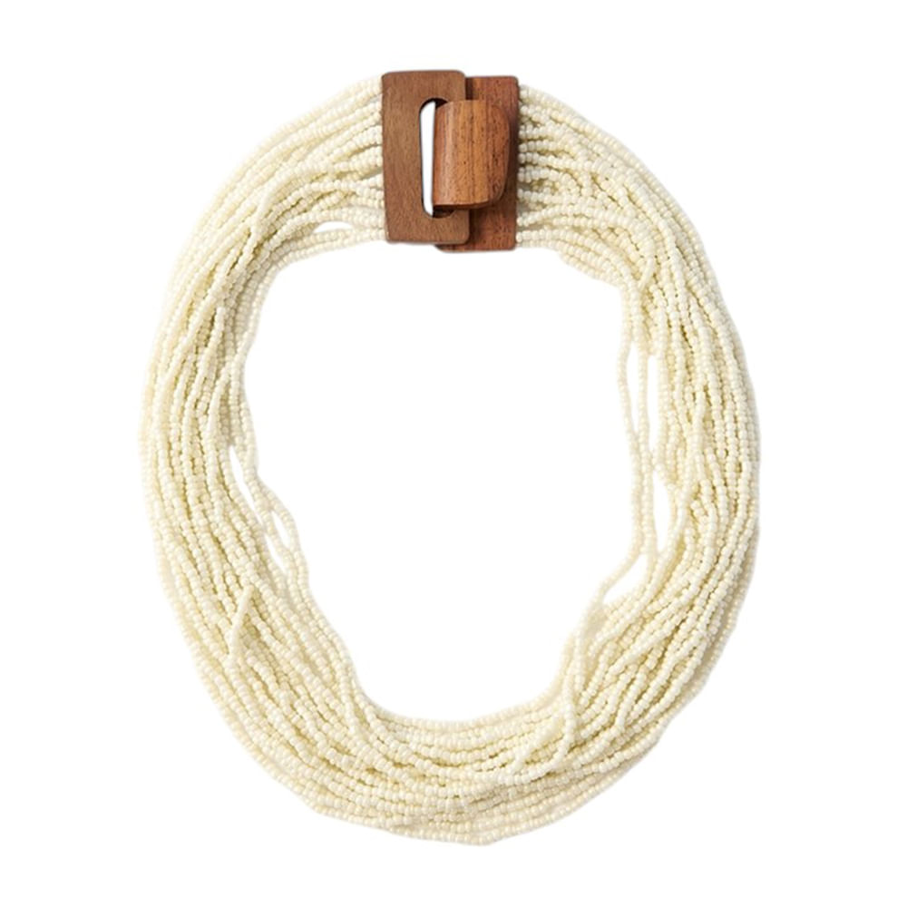 Collar corto multifilas con broche de madera beige