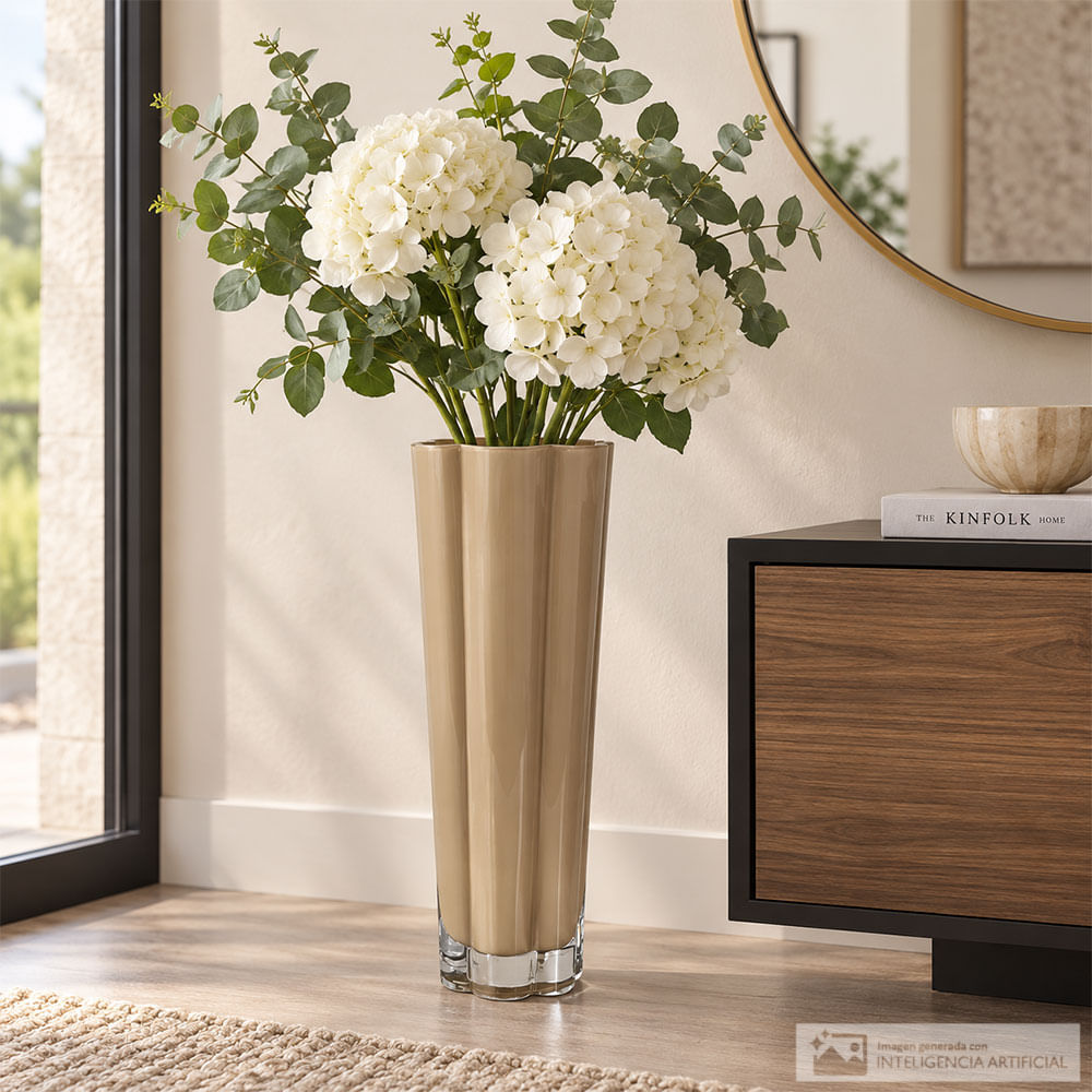 Florero alto ámbar con relieve acanalado
